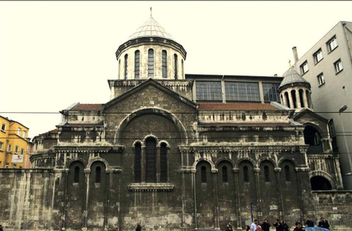 Karaköy Surp Lusavoriç Kilisesi